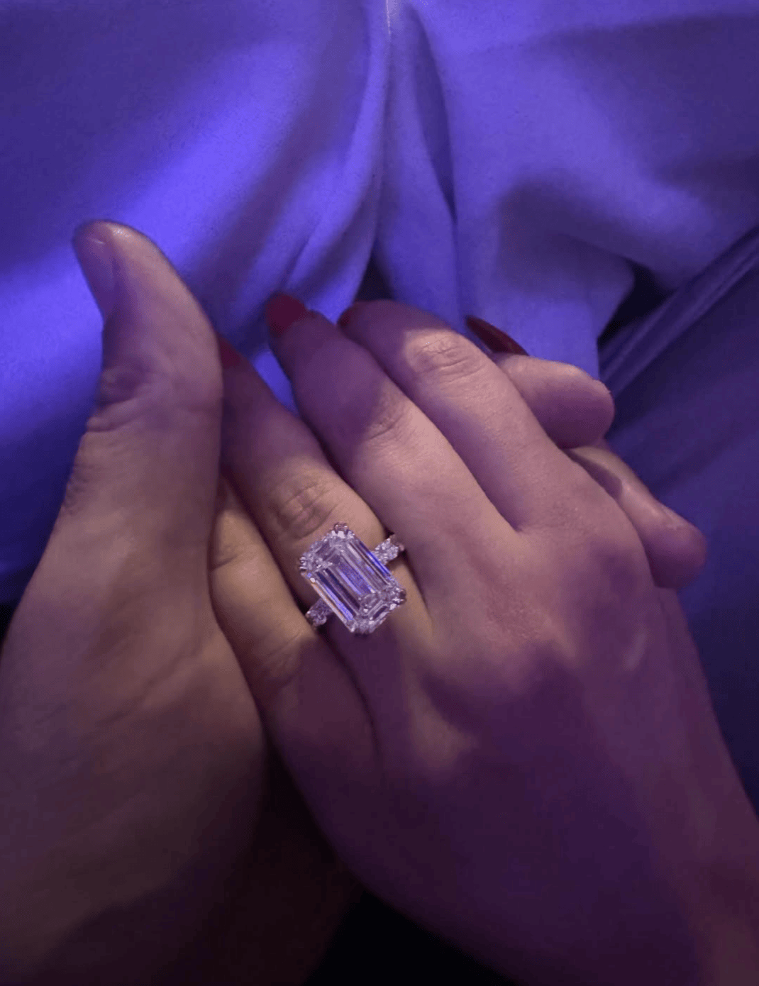 迪拜公主休夫后再订婚，交往卡戴珊前任晒出价值千万钻戒